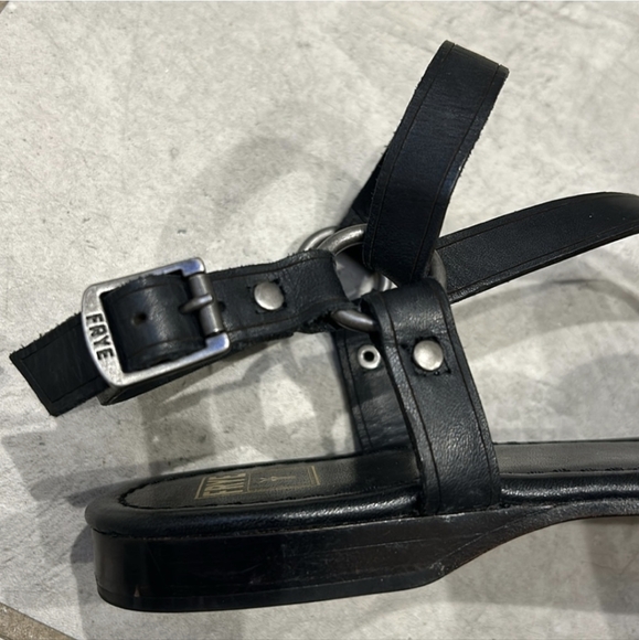 SOLD Frye Black Leather Harness Flat Sandals sz 10 - Picture 4 of 9